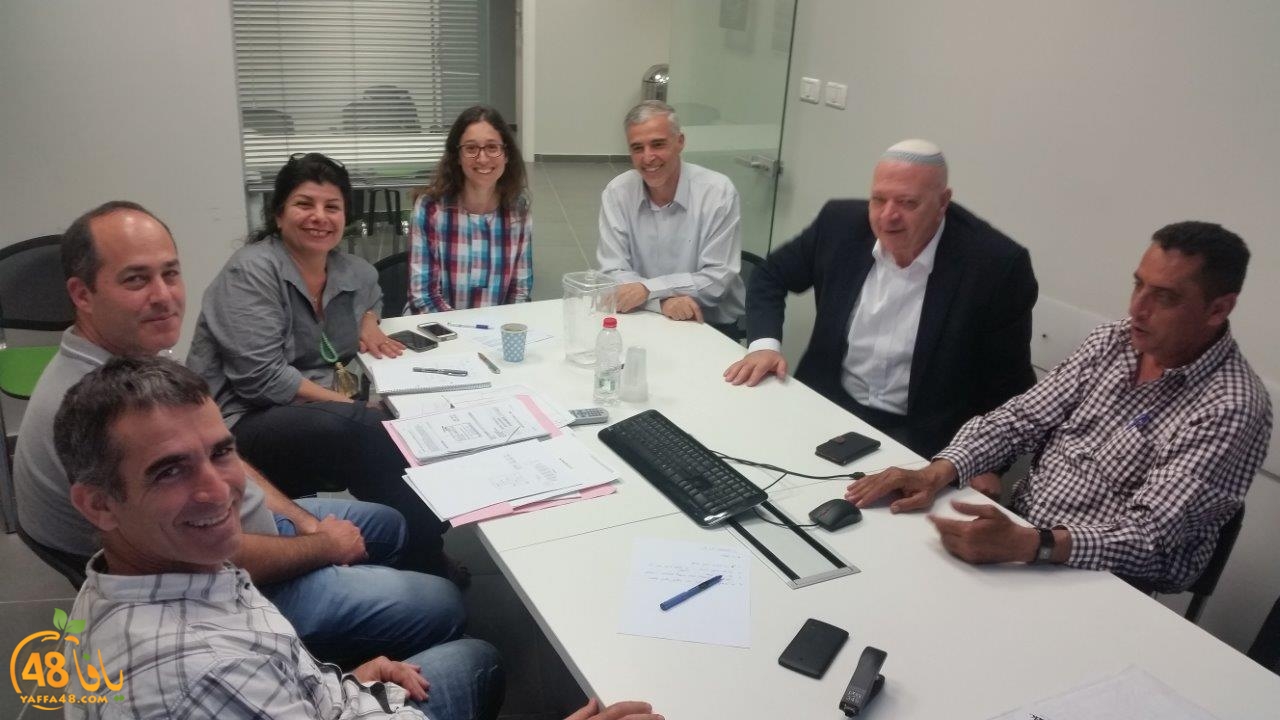 sakan in hand (2).jpg